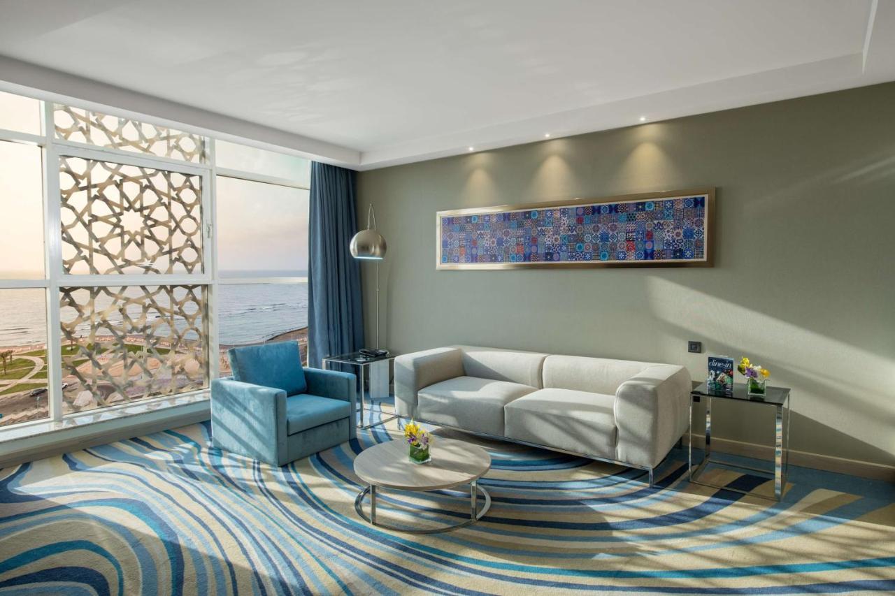Radisson Blu Hotel, Jeddah Corniche エクステリア 写真 A living room at the Jumeirah Atlantis