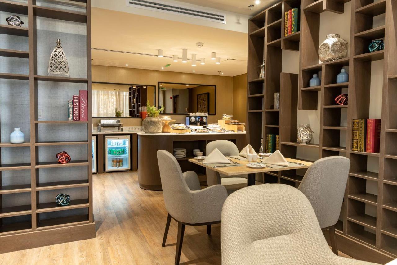 Radisson Blu Hotel, Jeddah Corniche エクステリア 写真 The Library