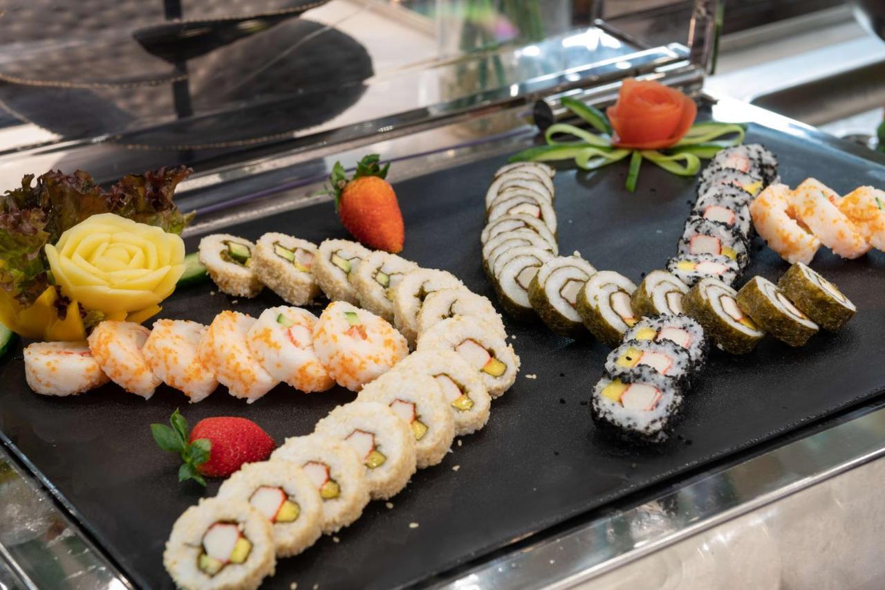 Radisson Blu Hotel, Jeddah Corniche エクステリア 写真 Sushi