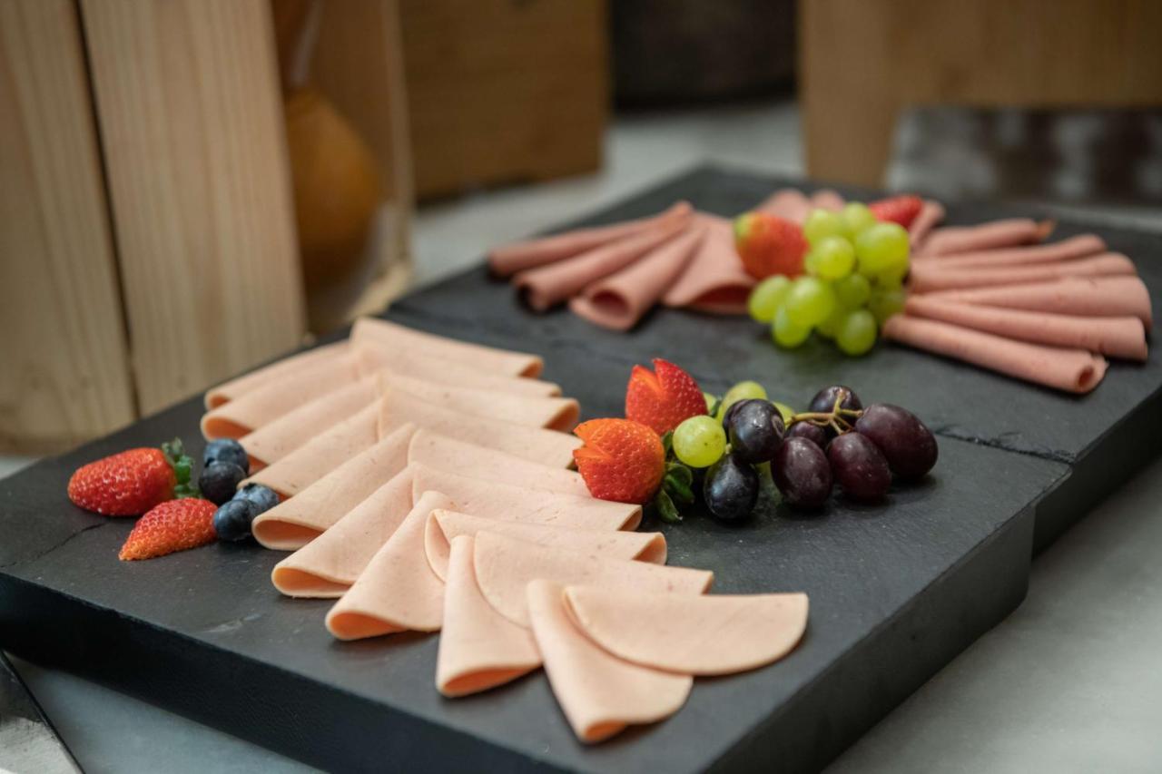 Radisson Blu Hotel, Jeddah Corniche エクステリア 写真 Turkey ham