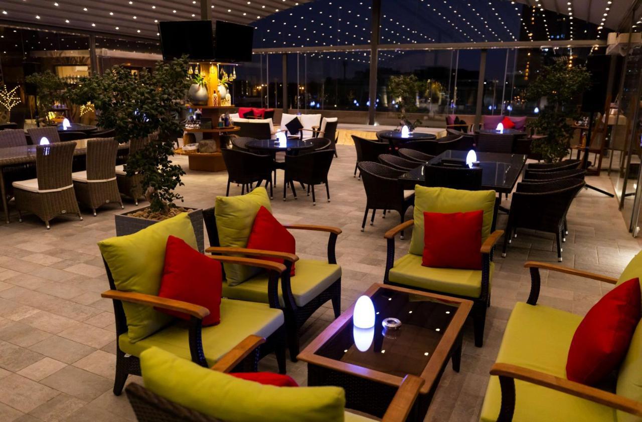 Radisson Blu Hotel, Jeddah Corniche エクステリア 写真 The lounge at the airport