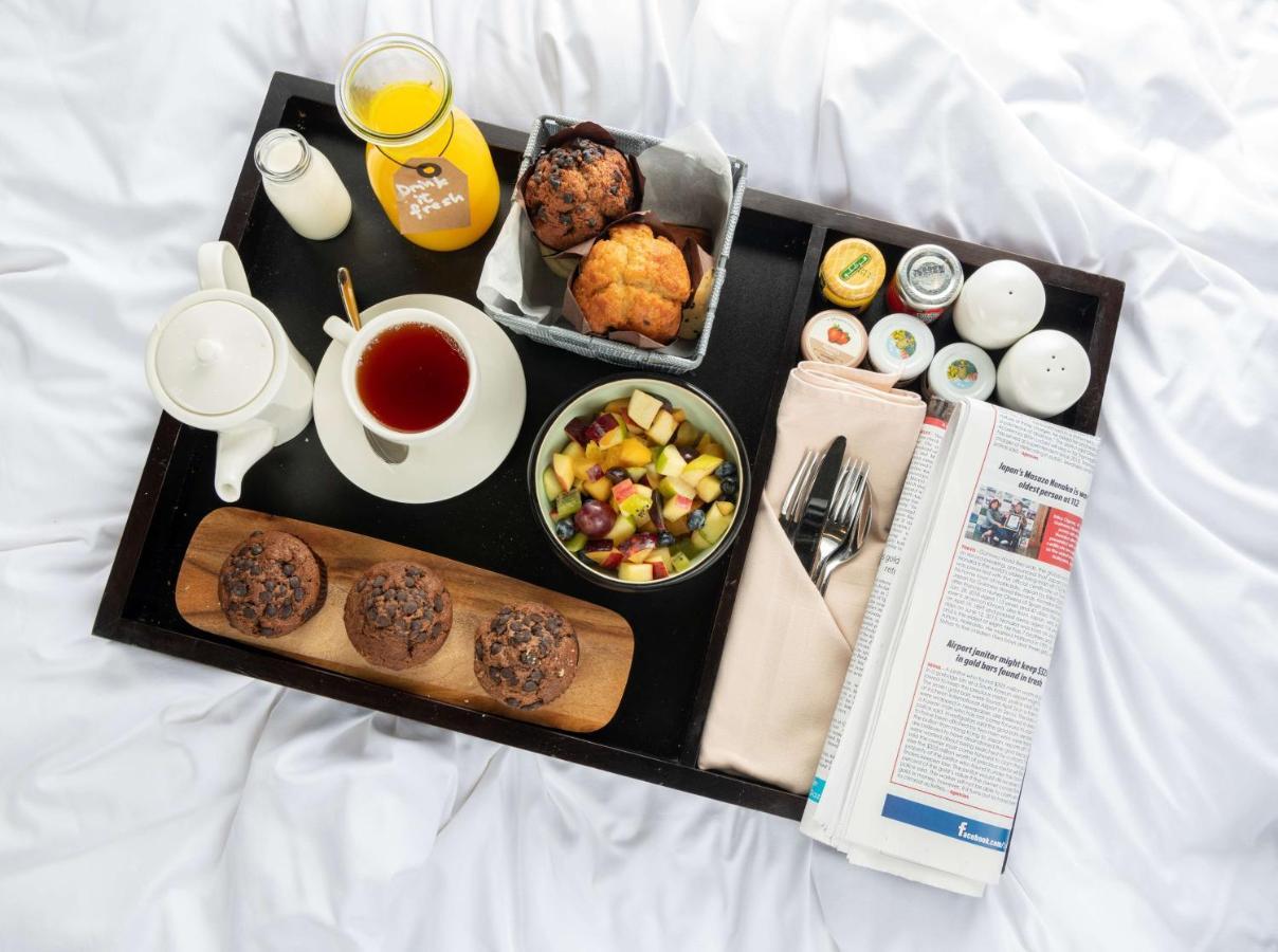 Radisson Blu Hotel, Jeddah Corniche エクステリア 写真 Room service tray