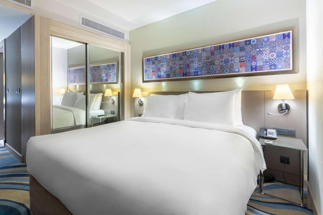 Radisson Blu Hotel, Jeddah Corniche エクステリア 写真 A bedroom at the hotel