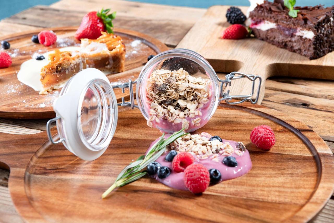 Radisson Blu Hotel, Jeddah Corniche エクステリア 写真 A breakfast parfait