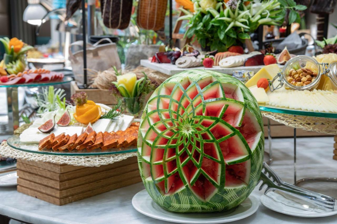 Radisson Blu Hotel, Jeddah Corniche エクステリア 写真 A watermelon carving