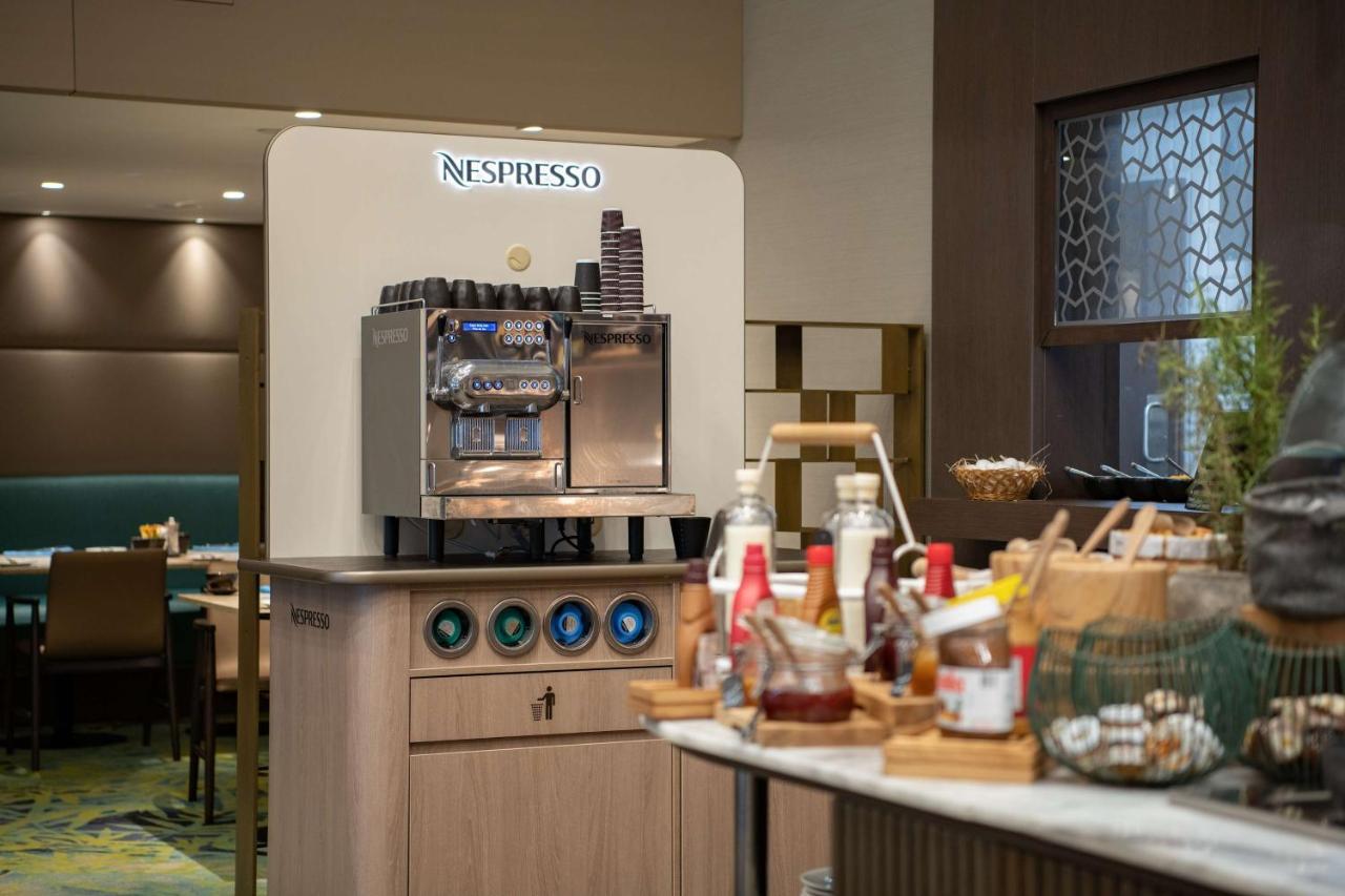 Radisson Blu Hotel, Jeddah Corniche エクステリア 写真 A Nespresso machine