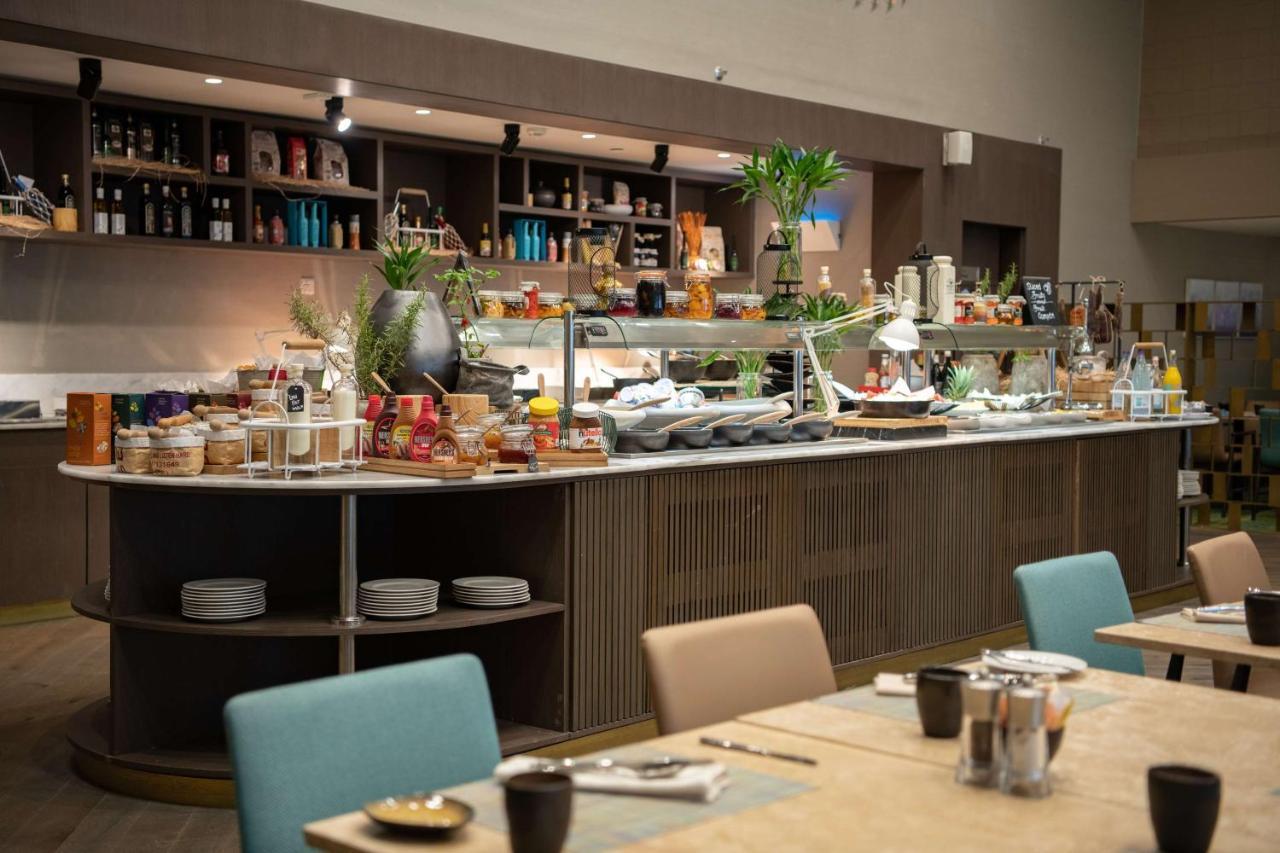 Radisson Blu Hotel, Jeddah Corniche エクステリア 写真 The buffet at the lounge