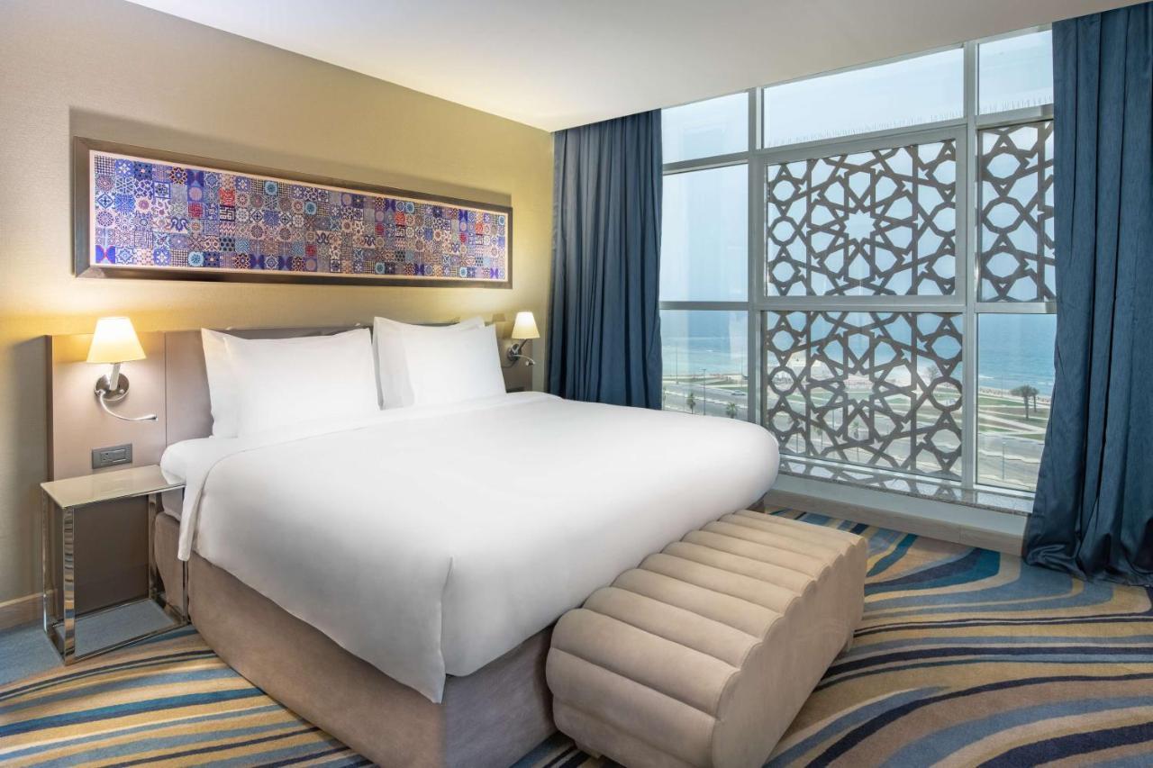 Radisson Blu Hotel, Jeddah Corniche エクステリア 写真 A bedroom at the hotel